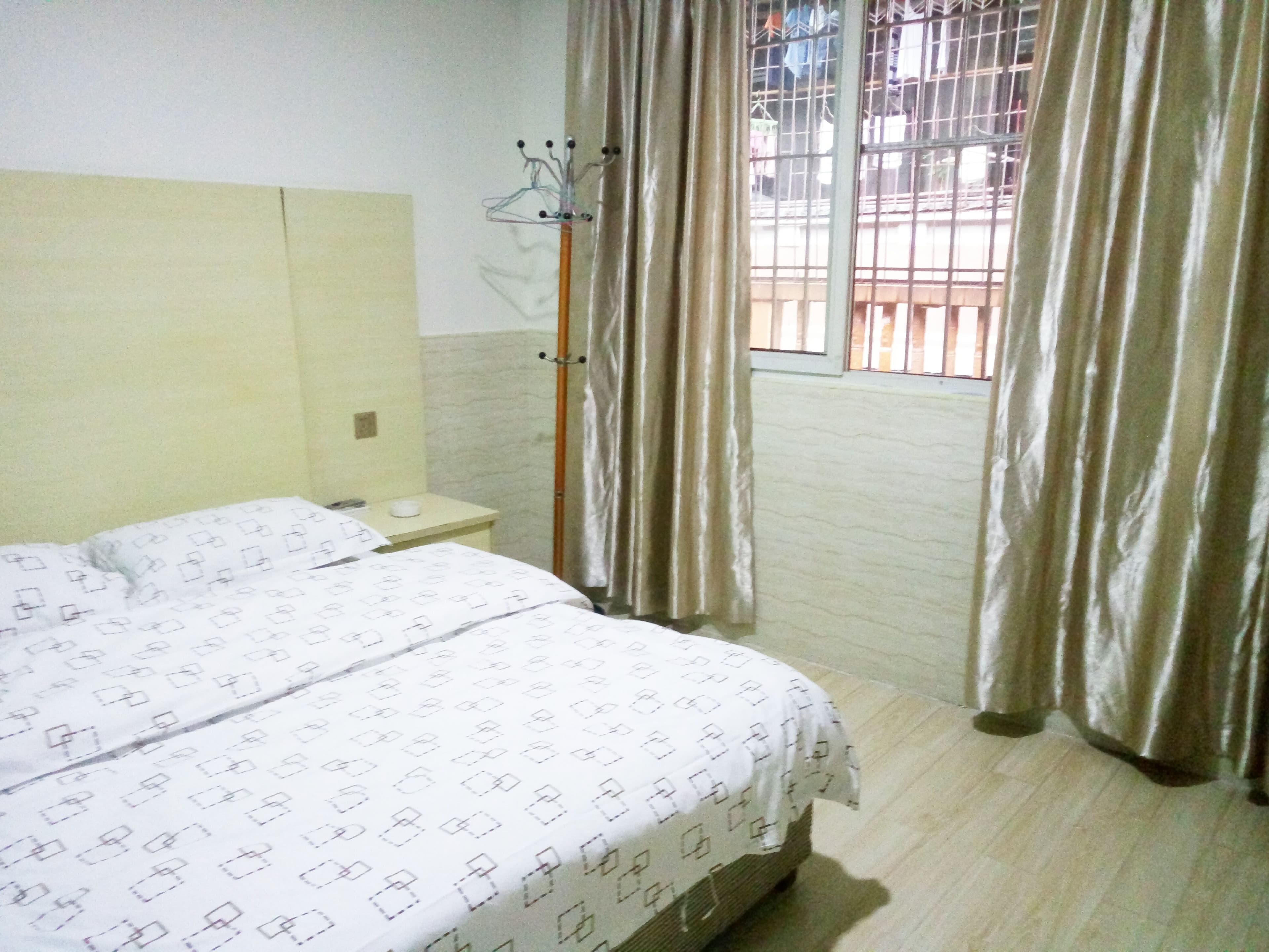 Guangzhou Hongjiang Hotel (Pearl River Night Cruise Tianzi Wharf)