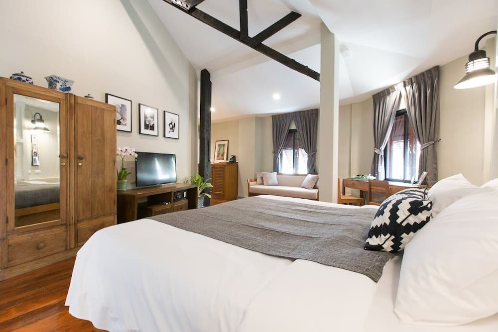 Prince Theatre Heritage Stay Hostel - Silom