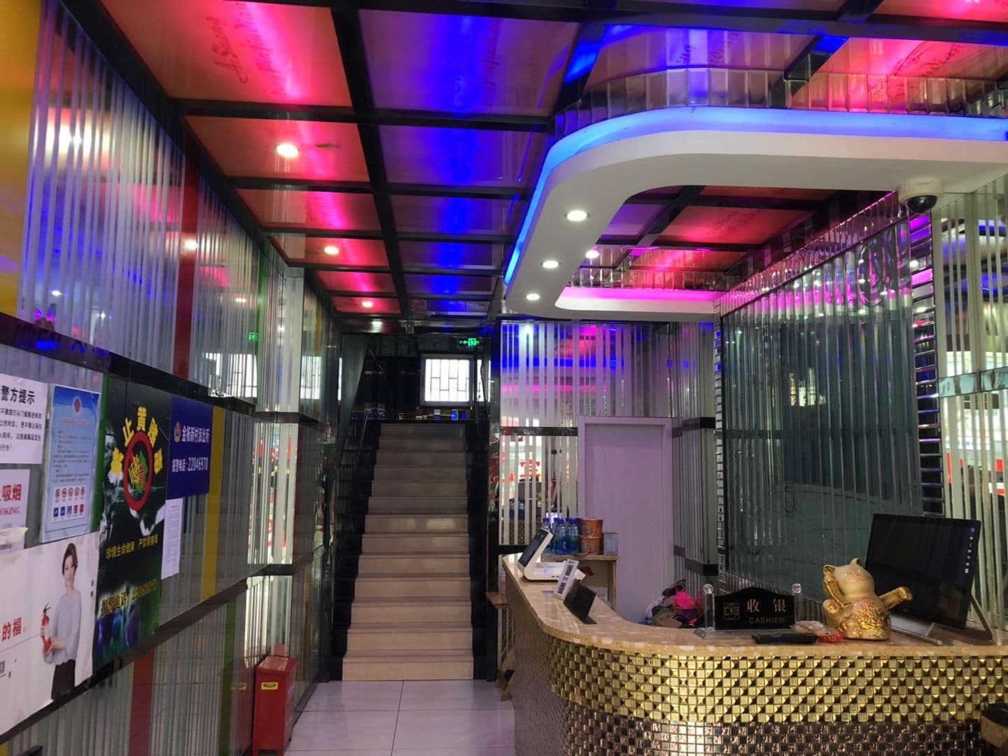 Shanghai Wanfeng Business Hotel (Lantian Road Subway Station)
