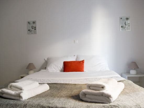 IQ Residences - Athens Way Apartments