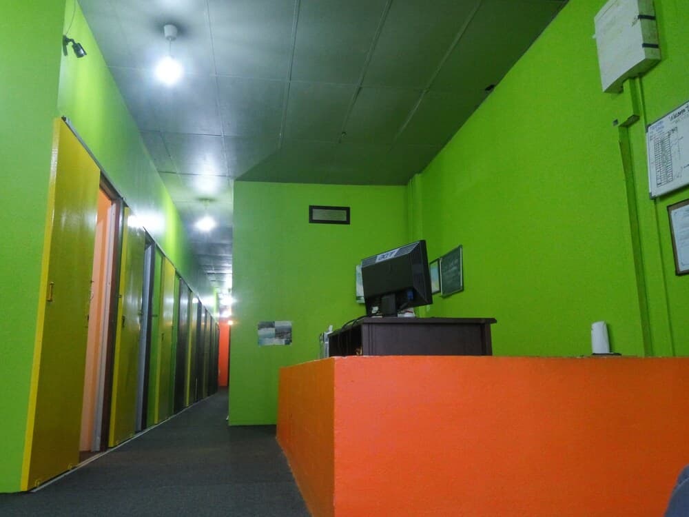 The Longhouse Travellers Inn - Hostel
