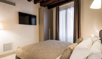 MyPlace Campo Santa Margherita Apartment