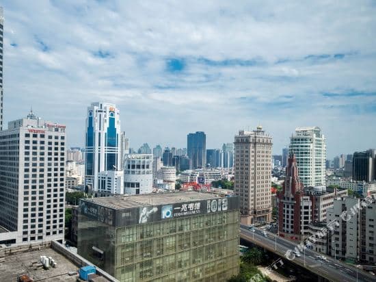 Linhan Zhenpin Apartment Waitan Nanjing Road Pedestrian Street (Shandong Zhong Road 1hao)