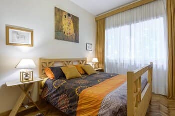 Superior 5 BD & BR Apt in Vatican Area
