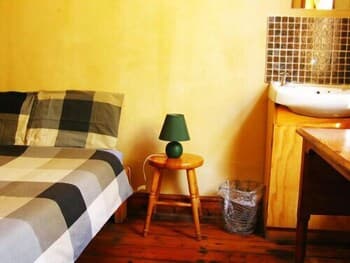 Carnival Court Backpackers - Hostel