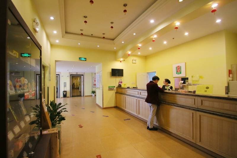 Home Inn (Shanghai Xujiahui Stadium Tianyaoqiao Road)