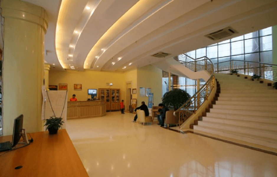Home Inn (Shanghai Lujiazui Oriental Pearl Pudong Avenue Metro Station)