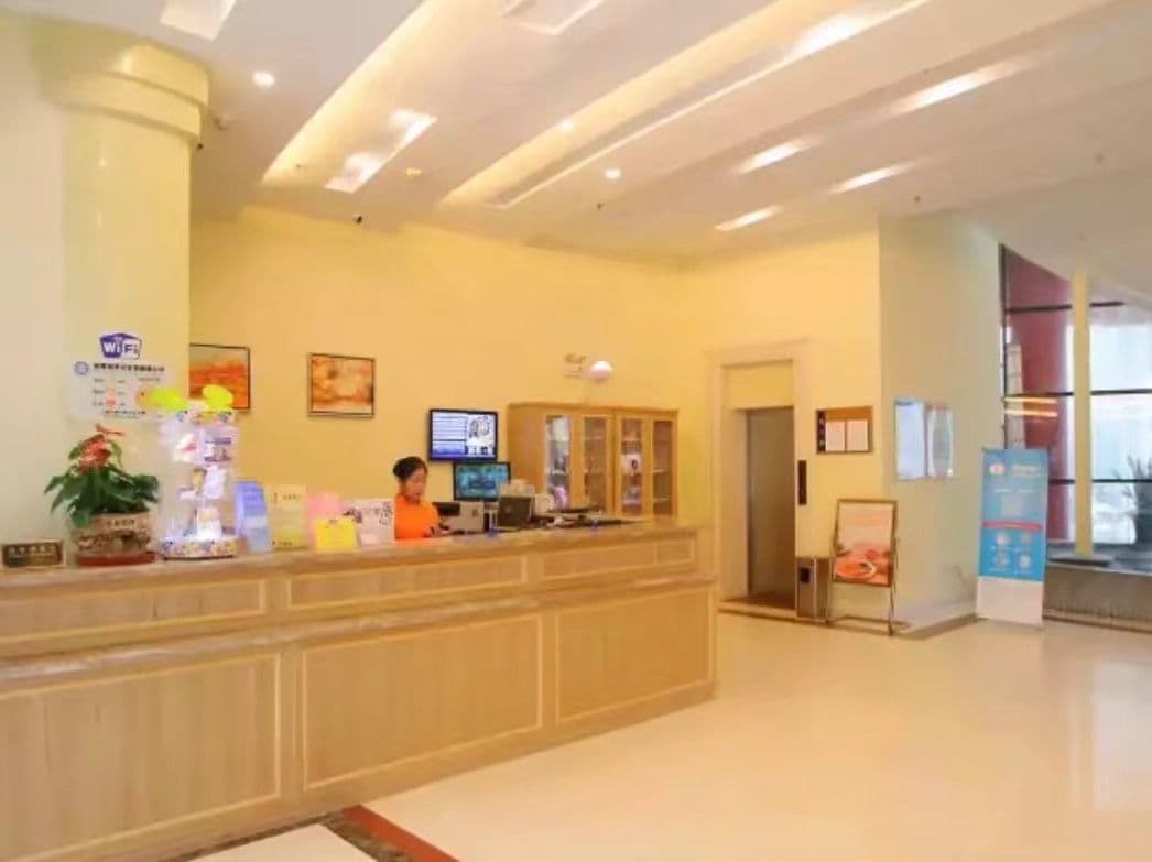 Home Inn (Shanghai Lujiazui Oriental Pearl Pudong Avenue Metro Station)