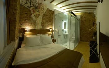 Gen Suites Pera