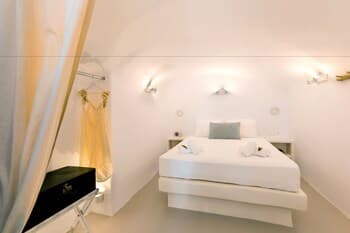 Kalamia Cave House