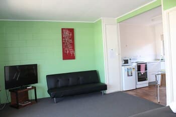 Colonial Court Beachfront Motel & Holiday Stay