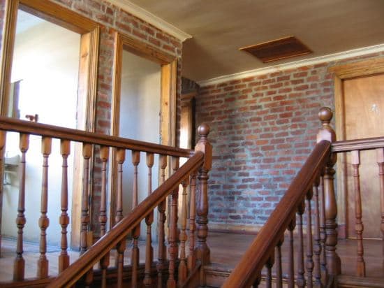 Carnival Court Backpackers - Hostel