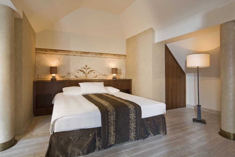 Mamaison le Regina Boutique Hotel