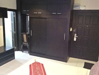 Zip Hotel & Restaurant