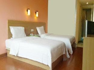 7 Days Inn (Shanghai Changshou Road)