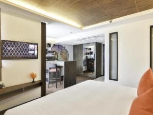 RakYim Siam - Sukhumvit 15