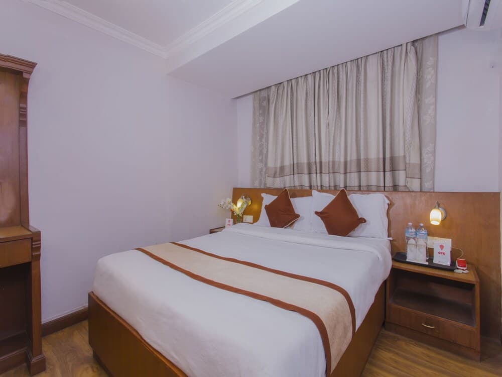 OYO 11459 Osho Holiday Inn
