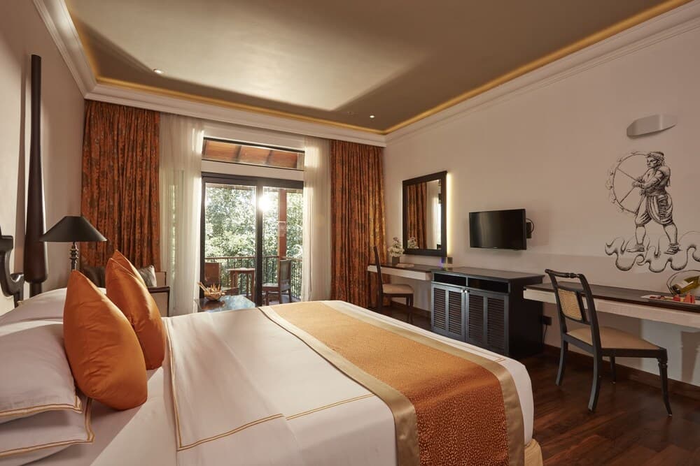 Earl's Regency Hotel