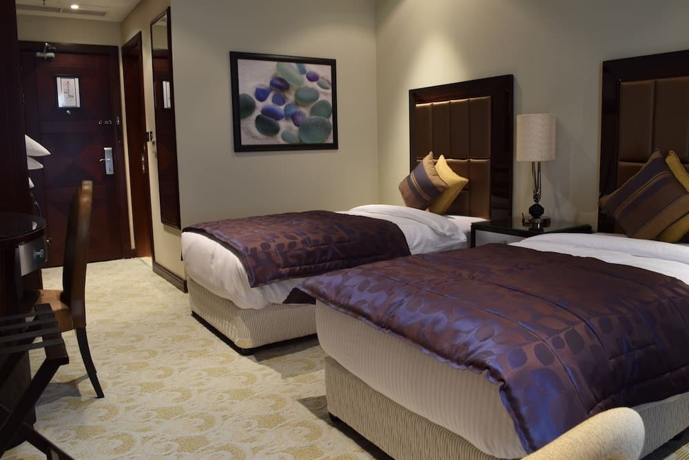 Strato Hotel by Warwick