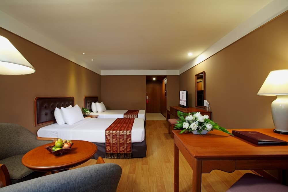 Twin Towers Hotel