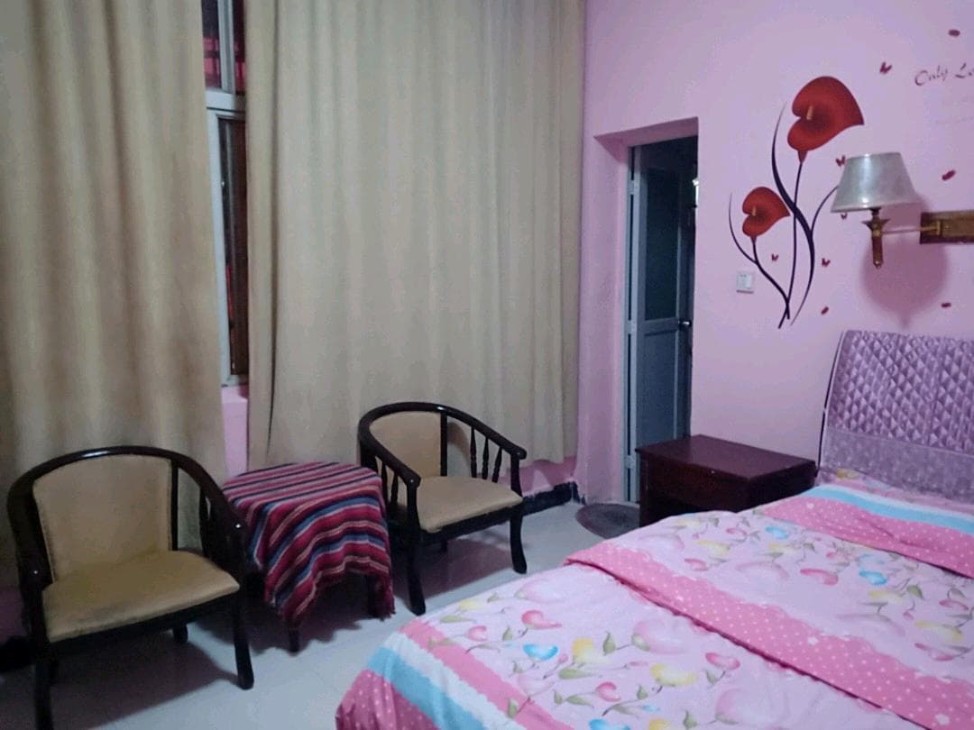 5299 Love Inn