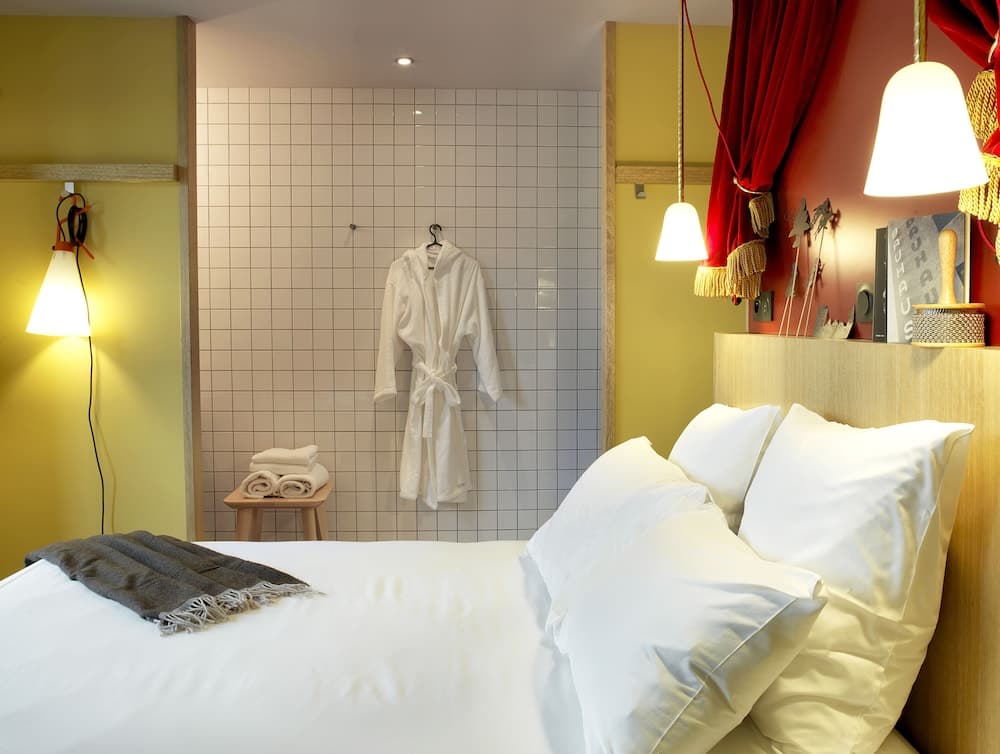 Mob Hotel Paris les Puces