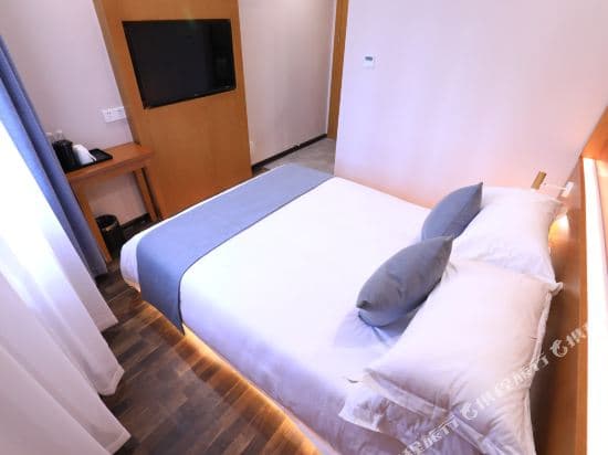Hanting Shanghai Xujiahui stadium Subway Station Hotel