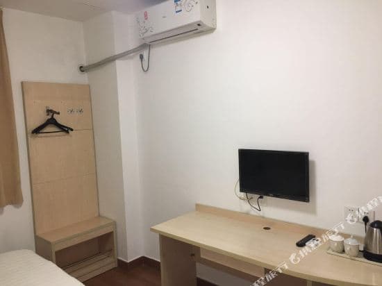 Liangfeng Hostel