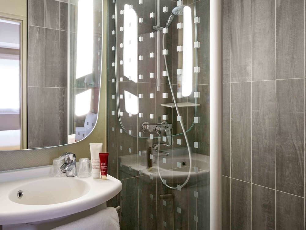 Ibis Paris Canal Saint Martin