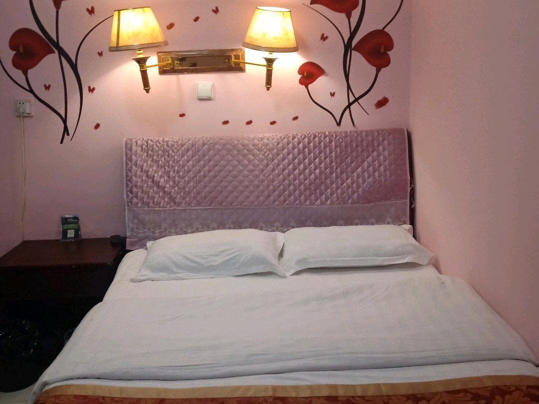 5299 Love Inn