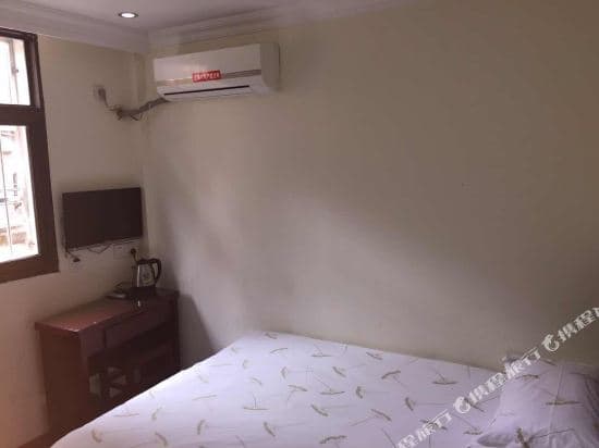 Jitai Hotel(Shanghai Middle Henan Road Bund Store)