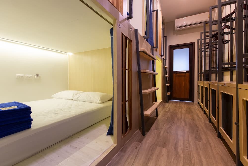 Prince Theatre Heritage Stay Hostel - Silom