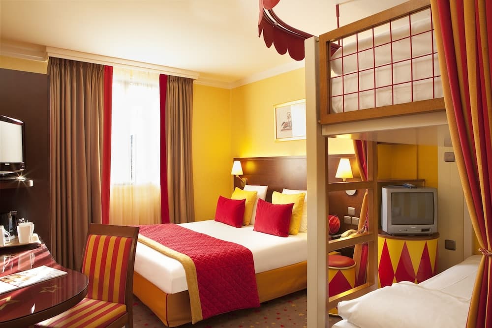 Grand Magic Hotel