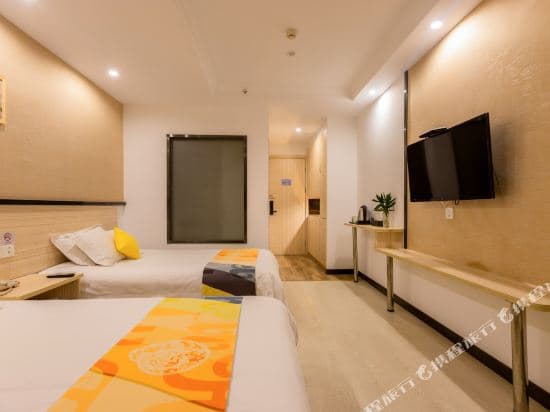 Shell Hotel (Shanghai Oriental Pearl & Century Avenue subway station)