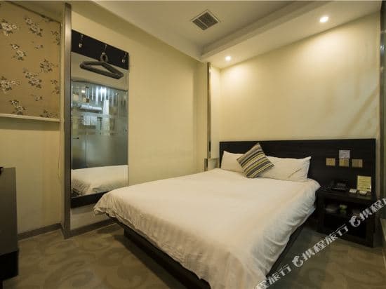 Fast 109 Hotel Chain (Shanghai Baoshan Road Metro Station)