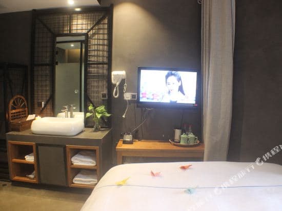 Overhere Light Luxury Hotel (Shanghai Wujiaochang Fudan University)