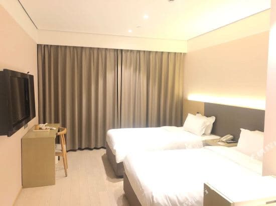 Ji Hotel (Shanghai Lujiazui Pudong Avenue)
