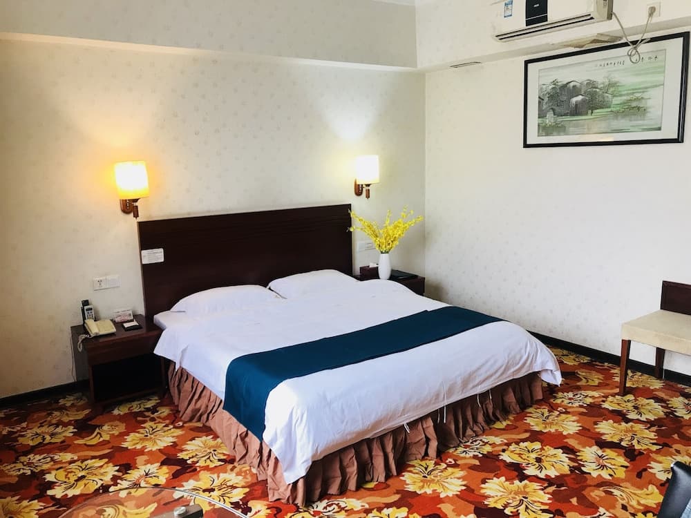 Pazhou Hotel (Guangzhou Convention and Exhibition Center Modiesha Metro Station)