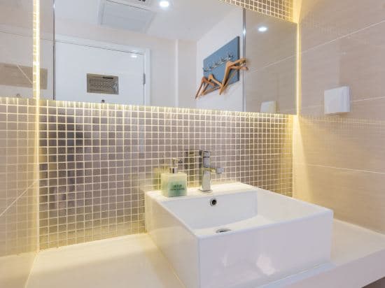 Zhotels (Shanghai West Nanjing Road Westgate Mall)