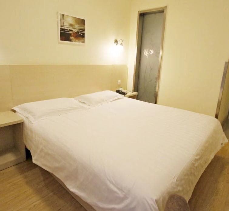 Motel 168 (Shanghai Xujiahui Shanghai Stadium Tianyaoqiao Road)