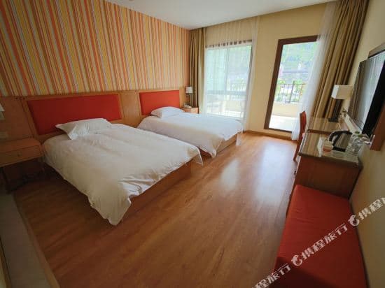 Home Inn (Zhangjiajie Railway Station Tianmenshan Forest Park)
