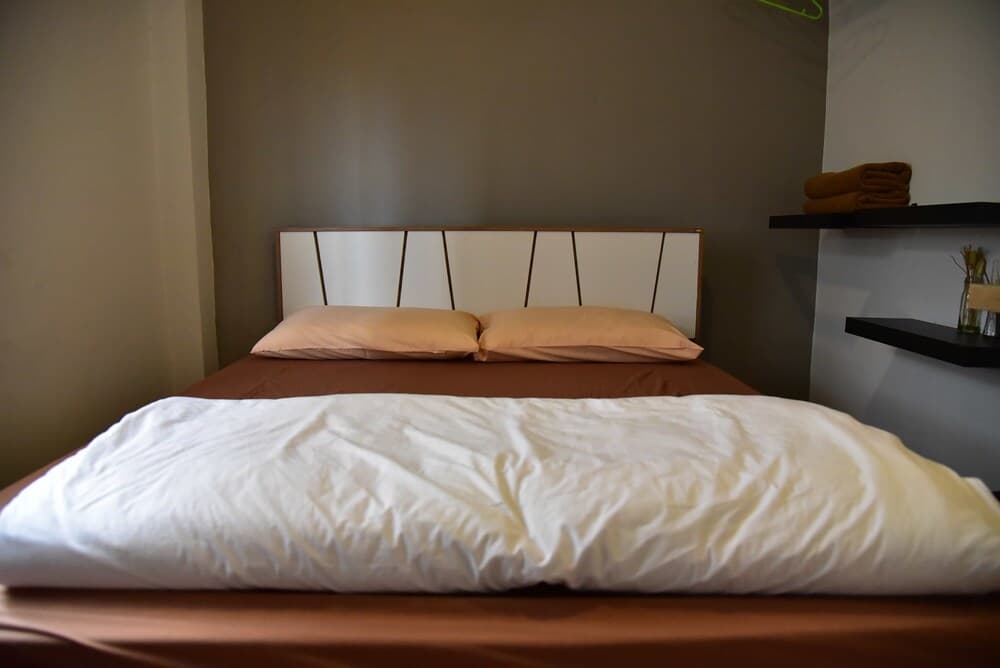 Inn Trog and Inn Soi