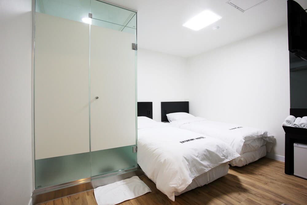Ekonomy Hotel Myeongdong Central