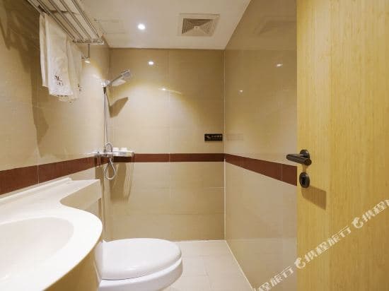 Suishi Collection Hotel (Shanghai Jiao Tong University Metro Station)