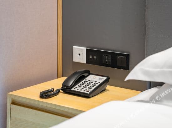 Life Hotel(Guangzhou Gangding Metro Station Zhongshan Third Hospital Branch)