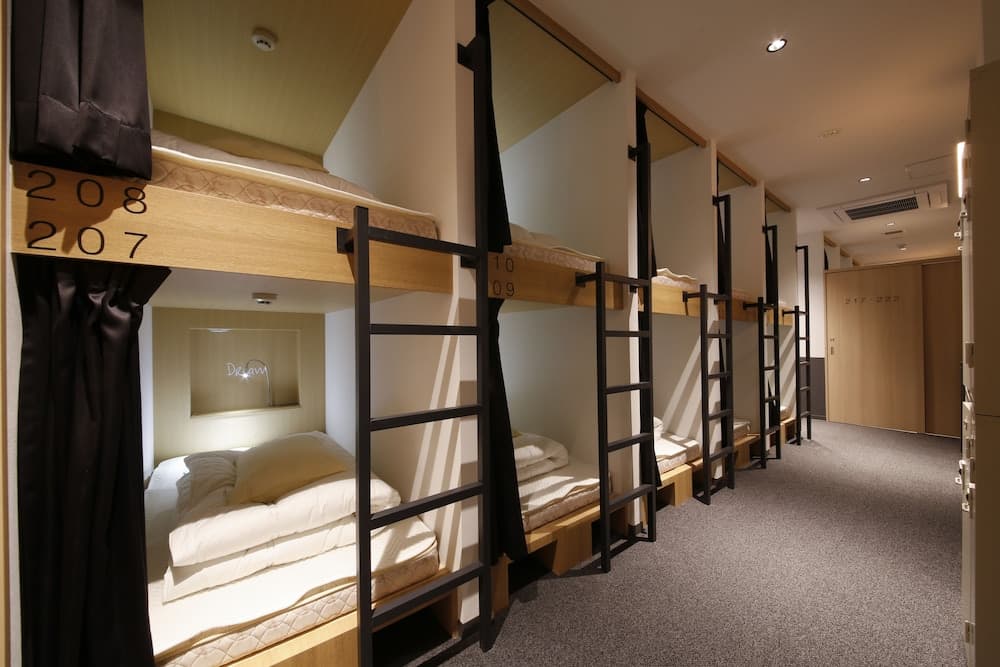 White Hostel Shinsaibashi
