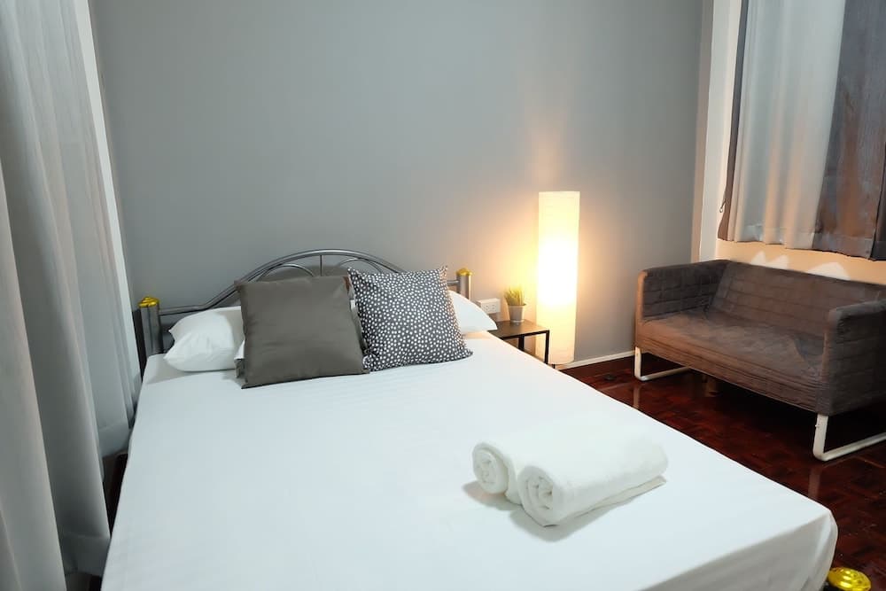 Manii Hostel Asoke