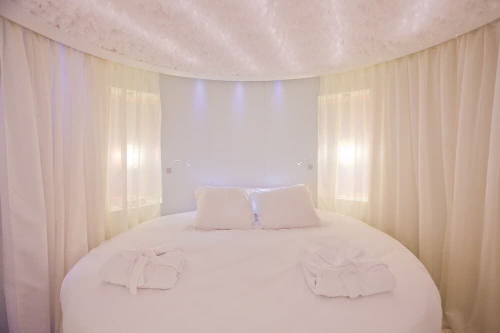 Seven Hotel
