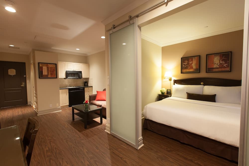 Grand Hotel & Suites