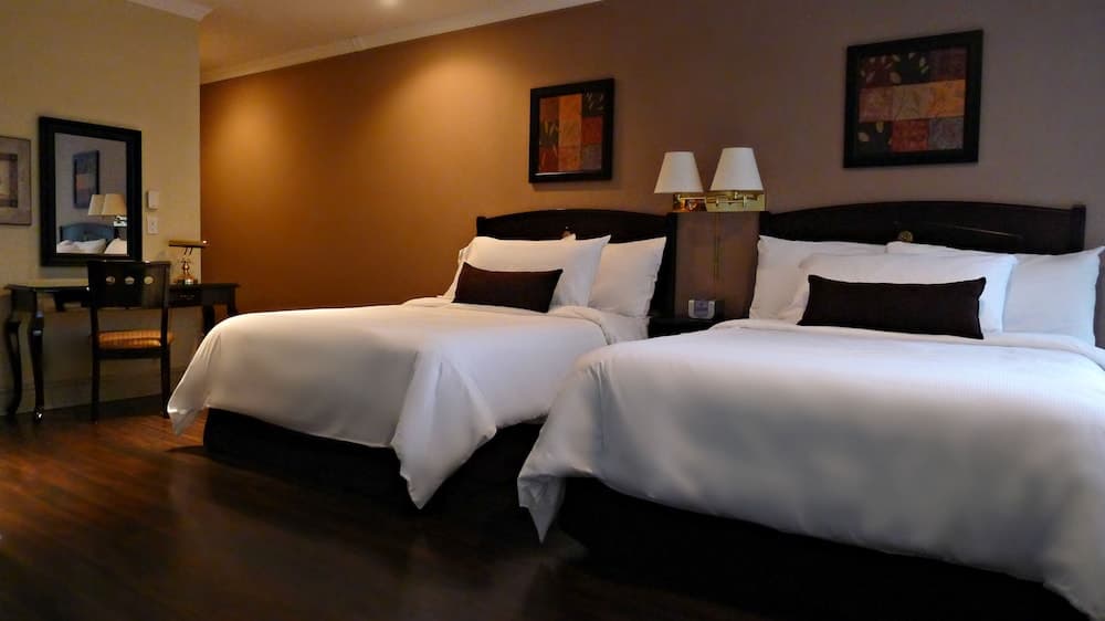 Grand Hotel & Suites